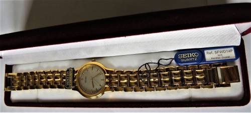 SEIKO SUPER SLIM LADIES Gold Watch