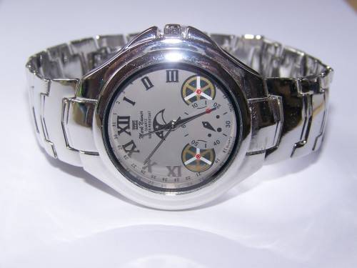 **Men's Analogue Watch***