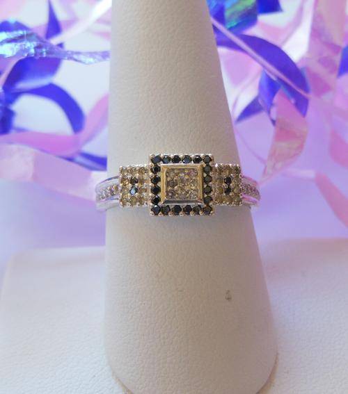 *EXCLUSIVE JEWELRY**0.34ct Diamond Engagement Ring**SA Appraisal incl.Size P