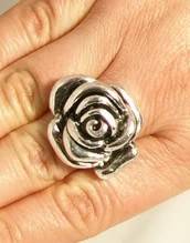 **GORGEOUS**Rose Dress Ring*Size 9*