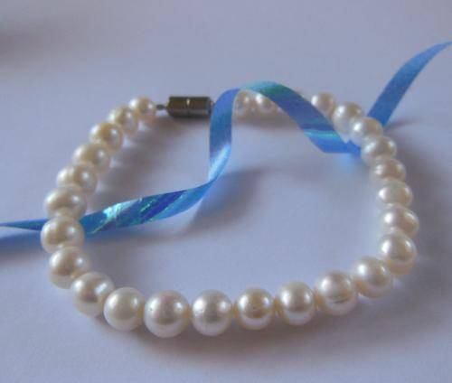 **GORGEOUS**Pearl Bracelet