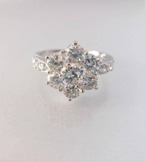 **STUNNING**Flower Cluster Ring***With CZs***Size 7**
