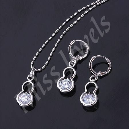 Round Cut CubicZirconia Matching Pendant & Earring set
