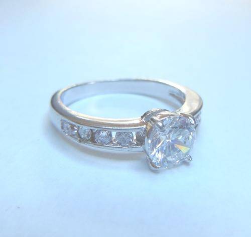 Round cut Clear Cubic Zirconia Costume Engagement Style Ring- Size 5/6