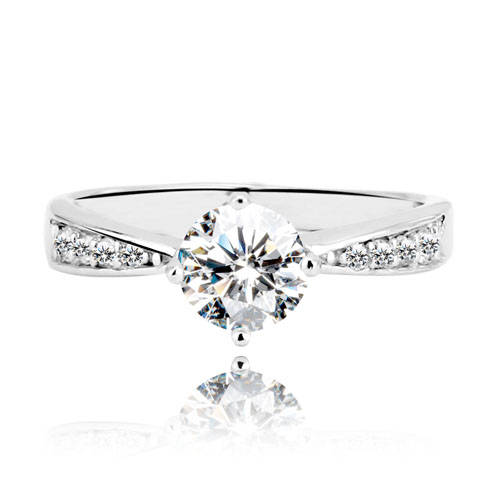 **Sparkling 1.00 ct Solitaire engagement ring in Sterling Silver