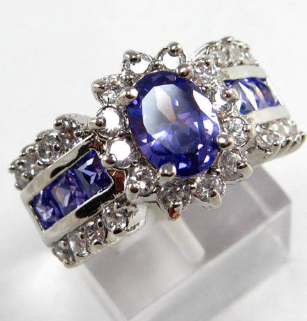 SHOWSTOPPER!! Magnificent shine** Size 8**Simulated amethyst and diamond dress ring