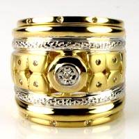 **Stunning**Solid 9ct yellow gold**0.06 ctw Diamond Tripset** Size 7