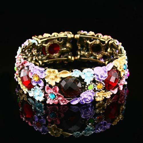 **Luxurious Crystal Bangle with Vivid Flowers**