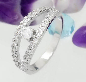 **Sparkling Wedding/Engagement Ring**Size 7