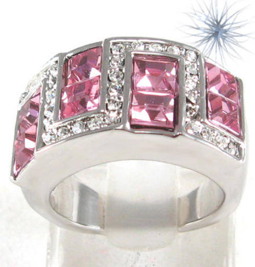 **SO FEMININE**Stunning broad dress ring