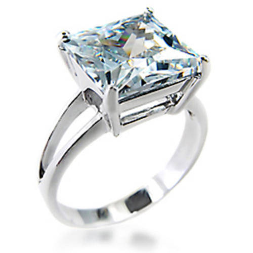 **STUNNING**Simulated Diamond 925 Sterling Silver Engagement ring***Size 10***