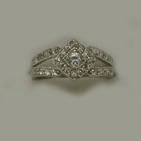 **NEW ARRIVAL**SPARKLING ***925 Sterling Silver***Simulated Diamond Engagement Ring***Size 7**