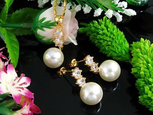 **CLEARANCE SALE**White Voux Pearl & Simulated Fine White Topaz Earring and Pendant Set**