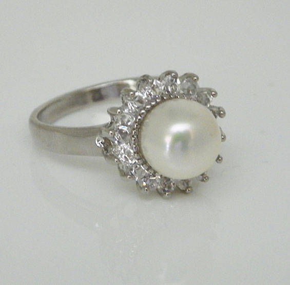 ***STUNNING***Simulated White Mother of Pearl & CZ Dress Ring***