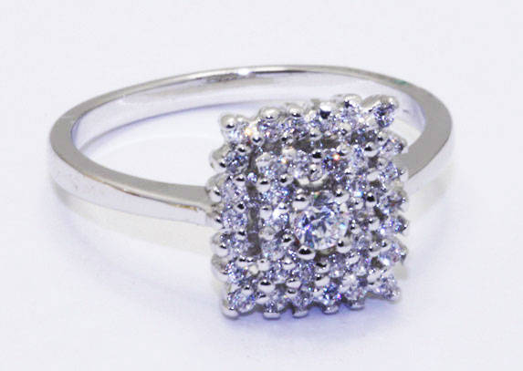***STUNNING***0.82ctw Diamond CZ Engagement Ring***Size 6-9