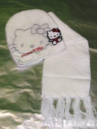 Hello Kitty Beanie And Scarf Set [Cream]