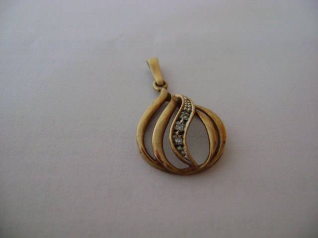 Gold and diamond pendant