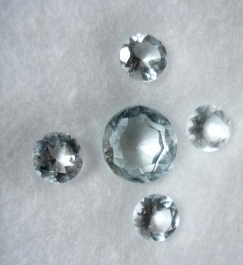 SEA FOAM AQUAMARINES LOT OF 5  ROUND  1.79CT