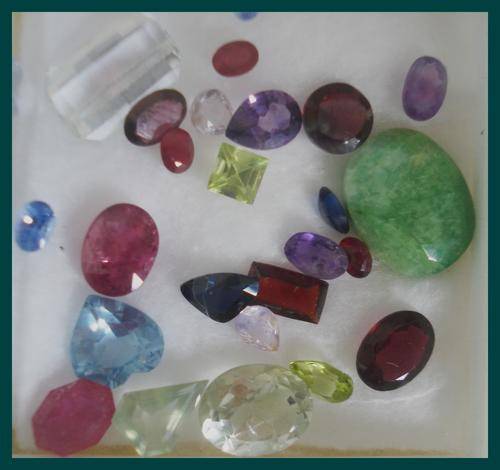 LOVELY SET OF  30.69ct MIXED GEMS   - SAPPHIRES, TORM, PERIDOT SPINELS ETC