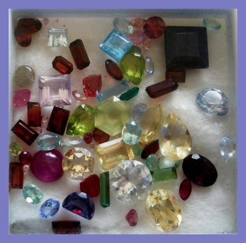 LOVELY  SET OF 32.20 CT MIXED GEMS    CITRINES PERIDOT RUBIES ETC