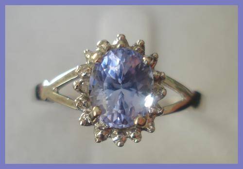 STUNNING TANZANITE AND DIAMOND RING SET IN 10CT WHITE GOLD SIZE 7