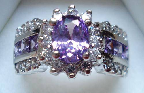 10k WHITE GOLD AMETHYST AND WHITE SAPPHIRE RING. SIZE 7 6.450CTS