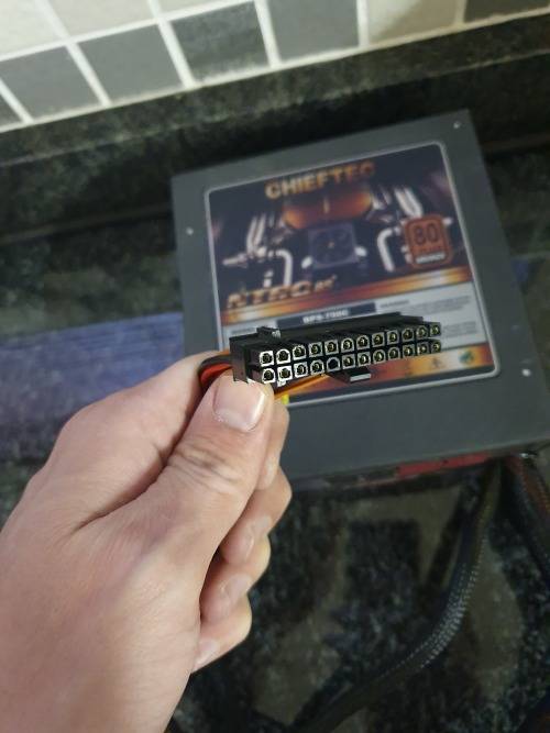 Chieftec 750w power supply, semi modular 100 % working all cables included.