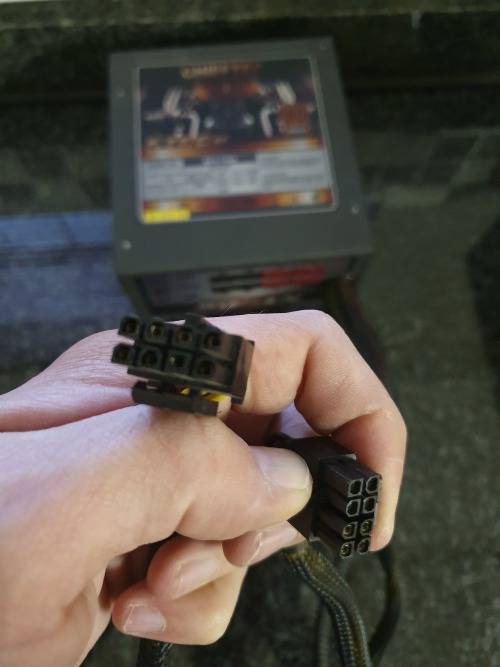 Chieftec 750w power supply, semi modular 100 % working all cables included.