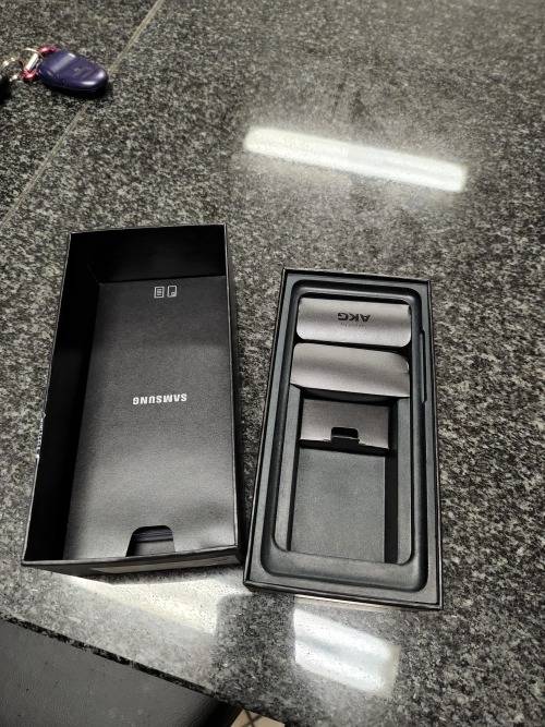 SAMSUNG S20 + (PLUS) LIKE NEW!!! INCLUDES RINGKE COVER