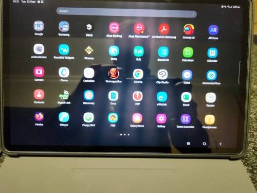 SAMSUNG GALAXY TAB S7 FE 5G + GALAXY BUDS PLUS, BRAND NEW CONDITION.