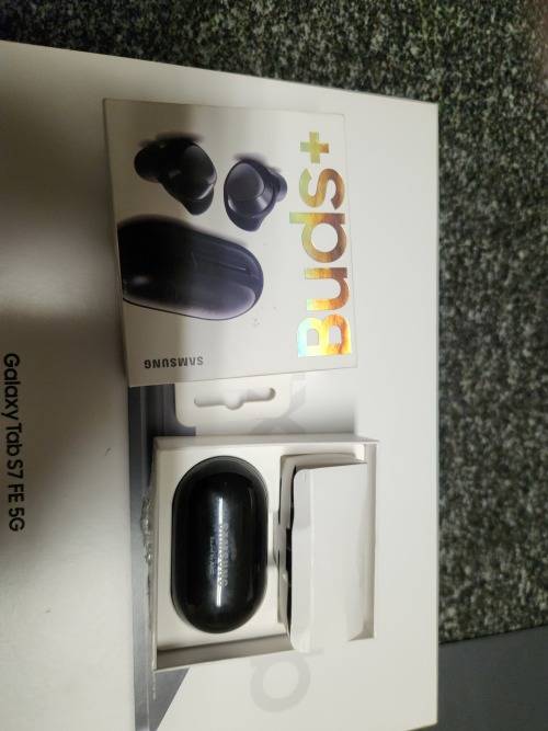 SAMSUNG GALAXY TAB S7 FE 5G + GALAXY BUDS PLUS, BRAND NEW CONDITION.