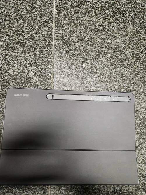 SAMSUNG GALAXY TAB S7 FE 5G + GALAXY BUDS PLUS, BRAND NEW CONDITION.