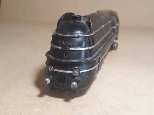 Marklin SK 809N (3207) SK 800 Passenger Set - Complete in Box with tracks - "HO" All Metal