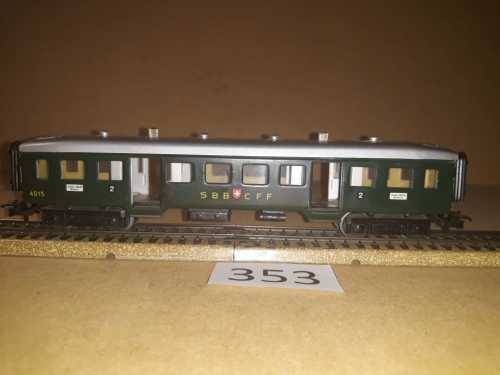 Marklin 4015 - Swiss Railways Passenger Coach with doors that open - All Metal "HO"