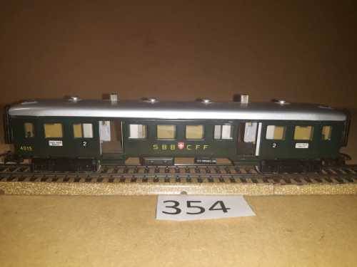 Marklin 4015 - Swiss Railways Passenger Coach with doors that open - All Metal "HO"