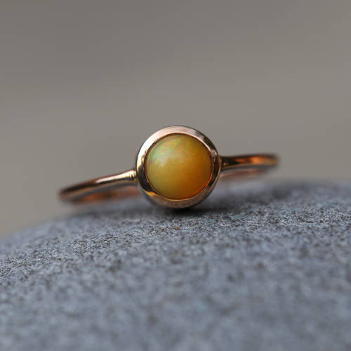 9ct Rose gold opal ring. GORGEOUS!
