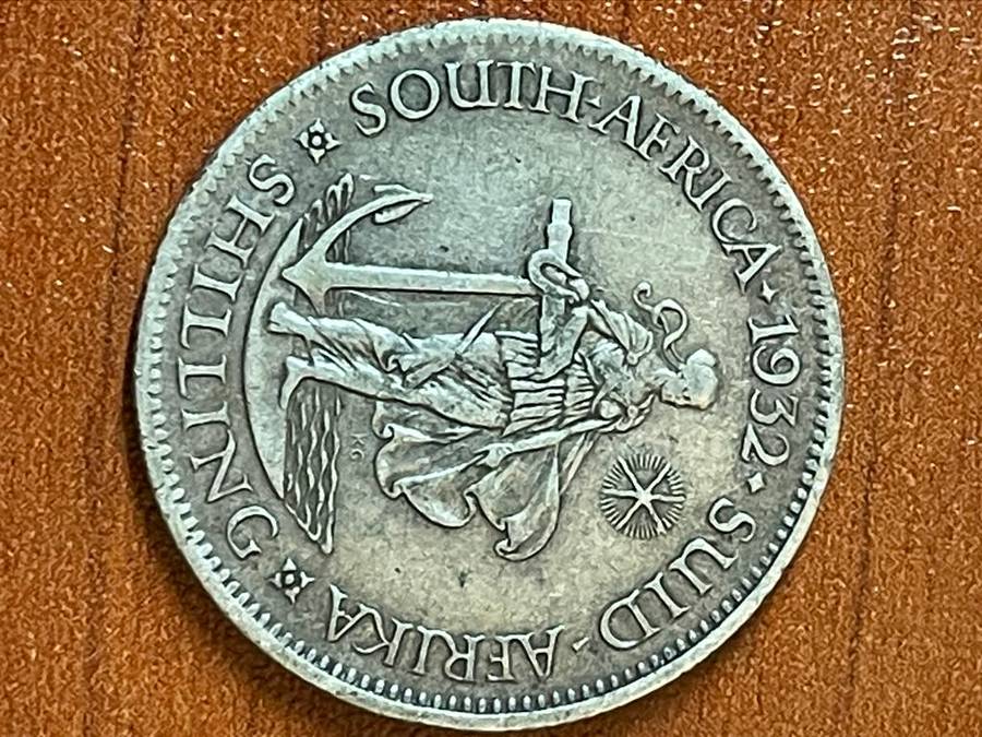 1932 *** Shilling *** VF- filler coin