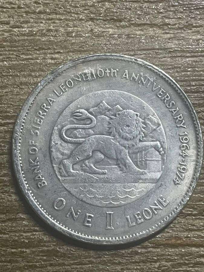 1 Leon 1974 *** Sierra Leon *** Imitation Crown not silver