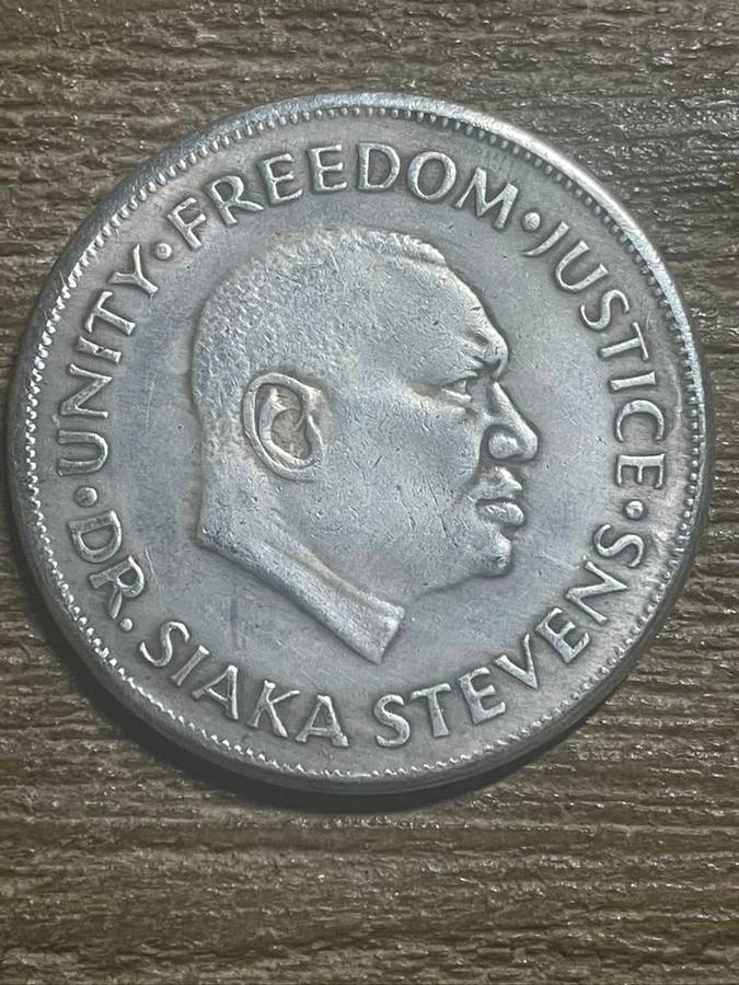 1 Leon 1974 *** Sierra Leon *** Imitation Crown not silver