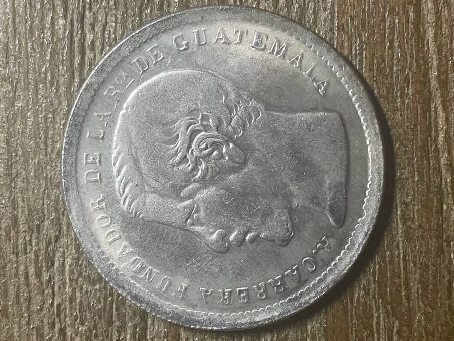 1867 *** unpeso *** Imitation Crown not silver