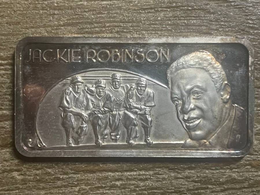 Silver 1 oz *** Jackie Robertson *** 1976 Hamilton Mint selling for appr R1800 on ebay