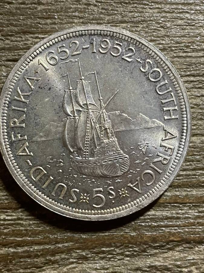 1952 *** 5 Shilling *** Great coin, very clear fields