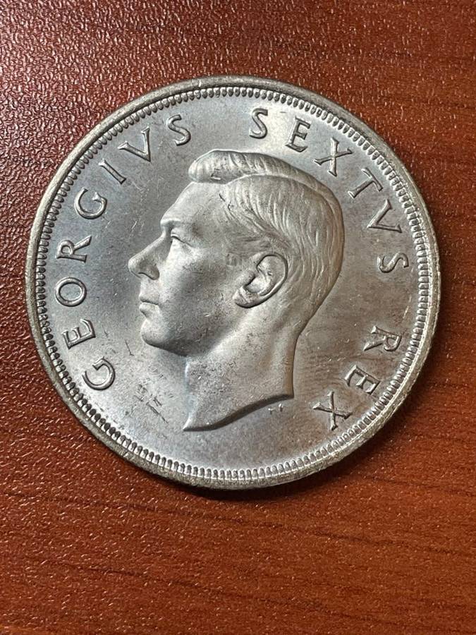 1952 *** 5 Shilling *** Uncirculated condition