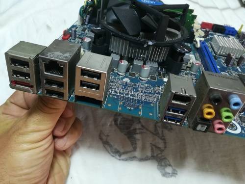 INTEL DP67BA MOTHERBOARD + GENUINE INTEL I7 2600 3.4GHZ CPU+ 2GB MEMORY BUNDLE