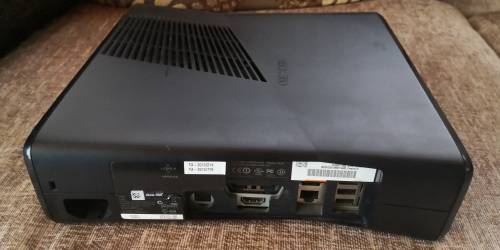 XBOX 360 SLIM CONSOLE
