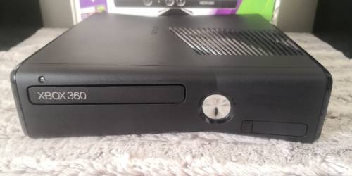 XBOX 360 SLIM CONSOLE-UNIT IS IN PRISTINE CONDITION!!!!!