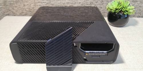 XBOX 360 E - SUPER SLIM CONSOLE (WITH MINECRAFT GAME LOADED!!!)