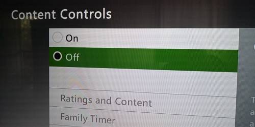 XBOX 360  CONSOLE WITH 15 GAMES