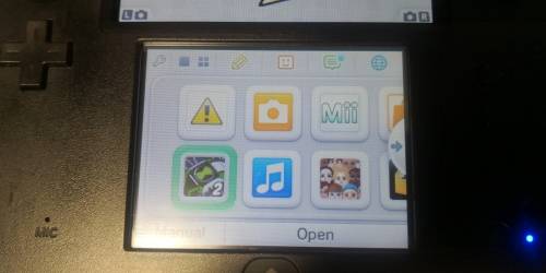 NINTENDO 2DS CONSOLE WITH 2 GAMES