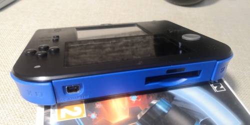 NINTENDO 2DS CONSOLE WITH 2 GAMES
